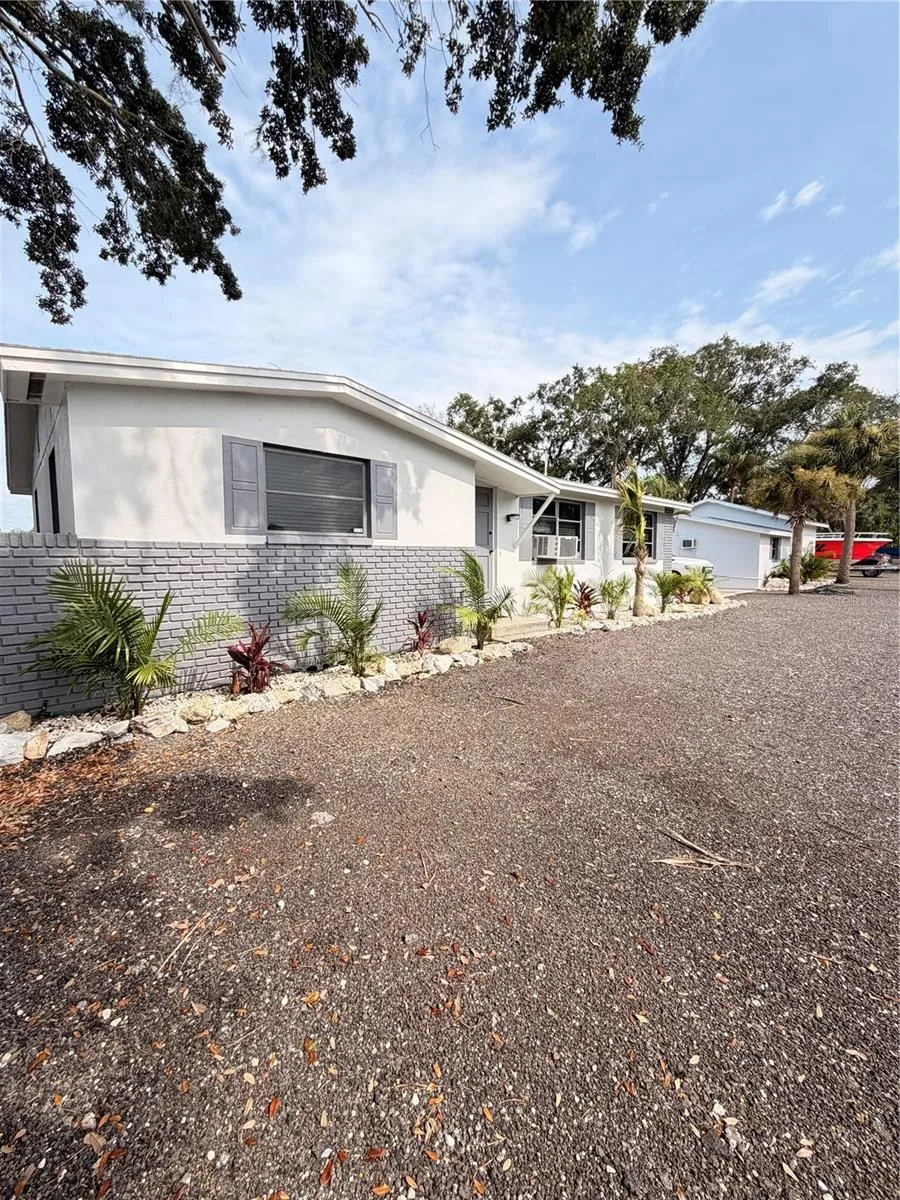 1322 PINELLAS AVENUE Tarpon Springs, FL 34689