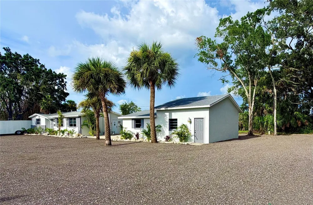 1322 PINELLAS AVENUE Tarpon Springs, FL 34689