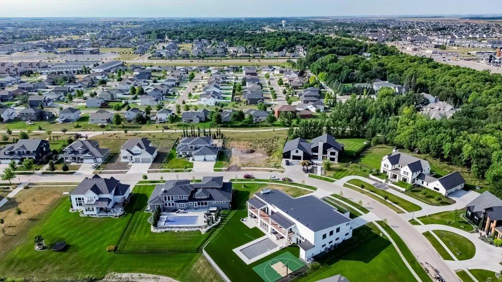 2812 RIVERS BEND DRIVE E West Fargo, ND 58078