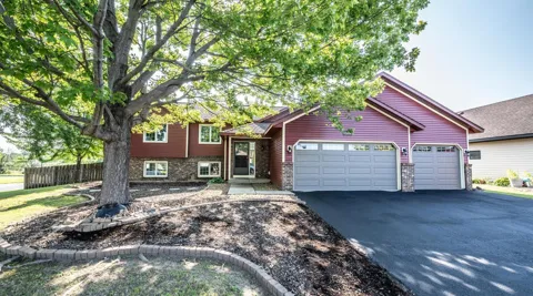 1500 Lakeview Curve