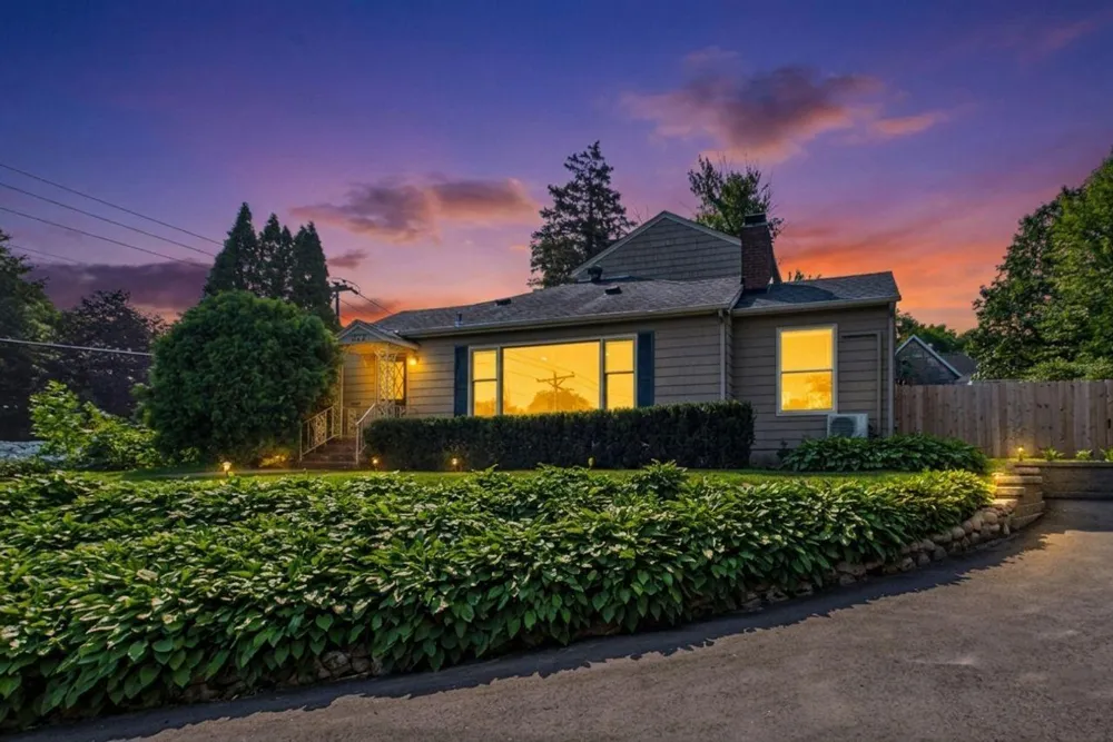 542 3rd Avenue Excelsior, MN 55331