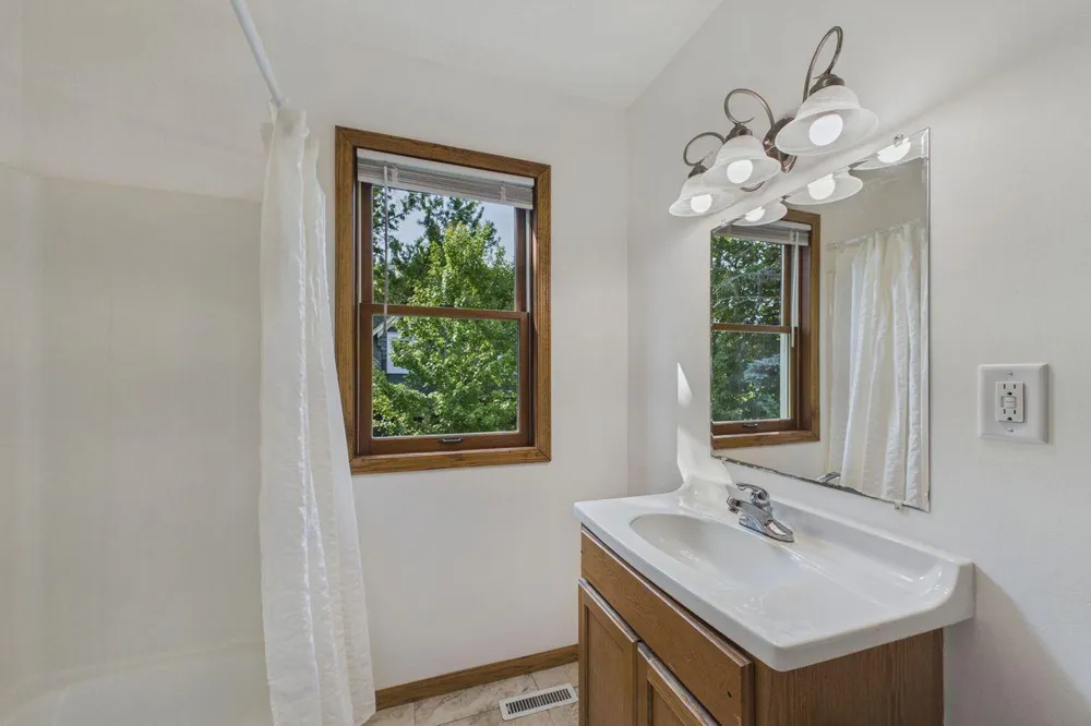 542 3rd Avenue Excelsior, MN 55331
