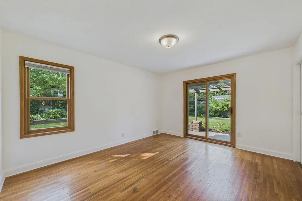 542 3rd Avenue Excelsior, MN 55331