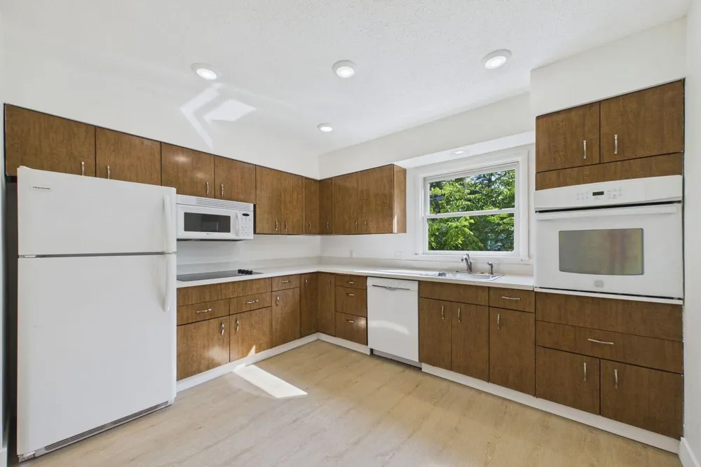 542 3rd Avenue Excelsior, MN 55331