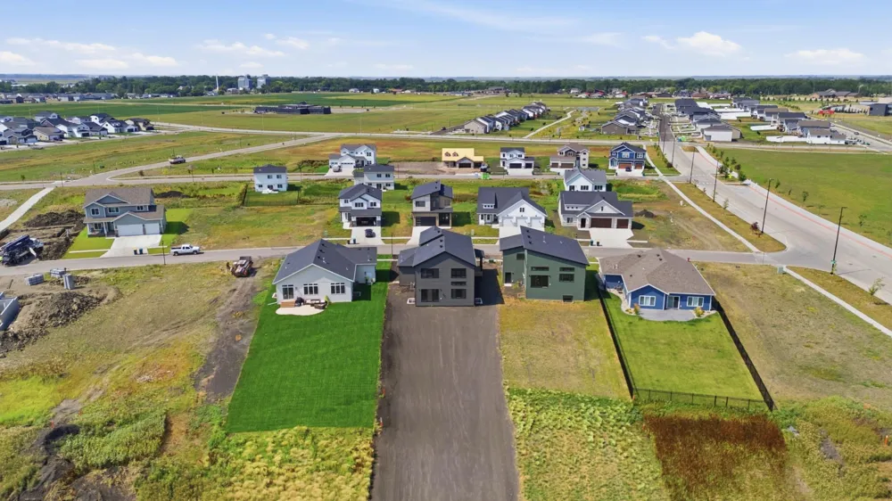 8326 61st Street S Horace, ND 58047