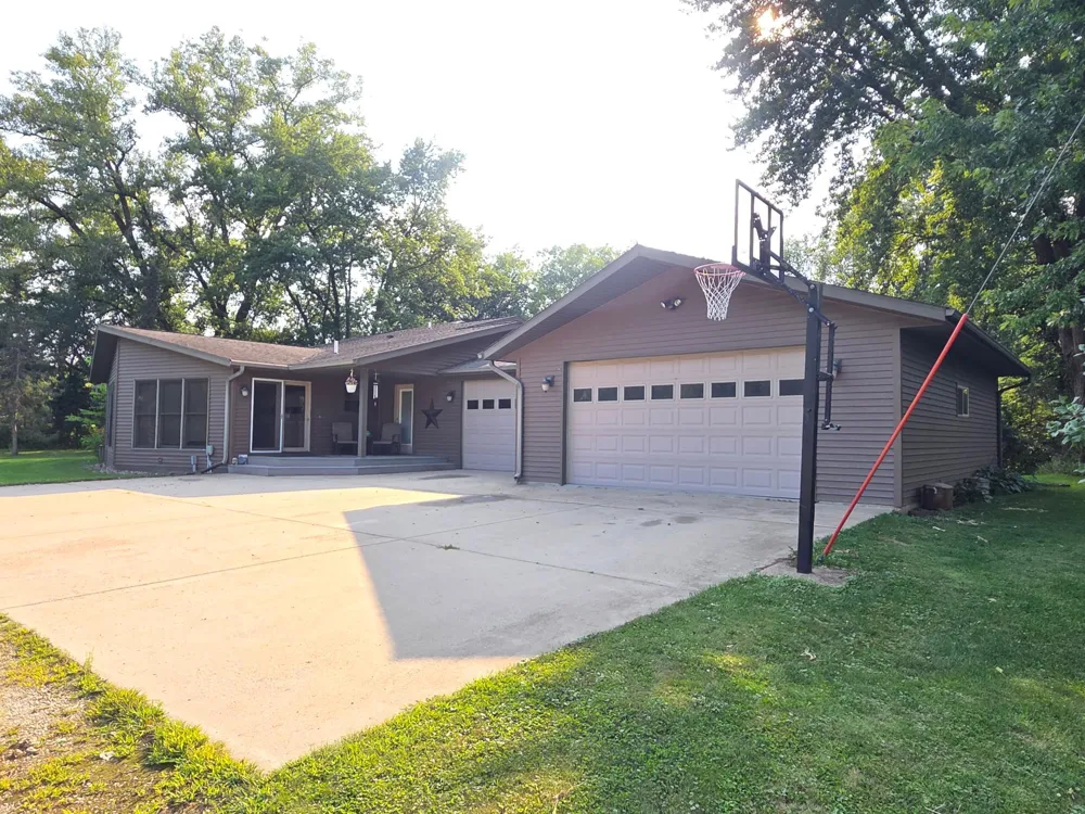 4488 Ferndale Road Rushford, MN 55971