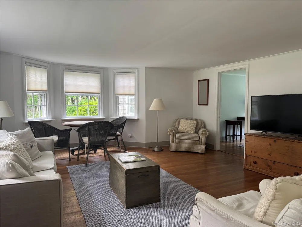 21 Elm Street Southampton, NY 11968