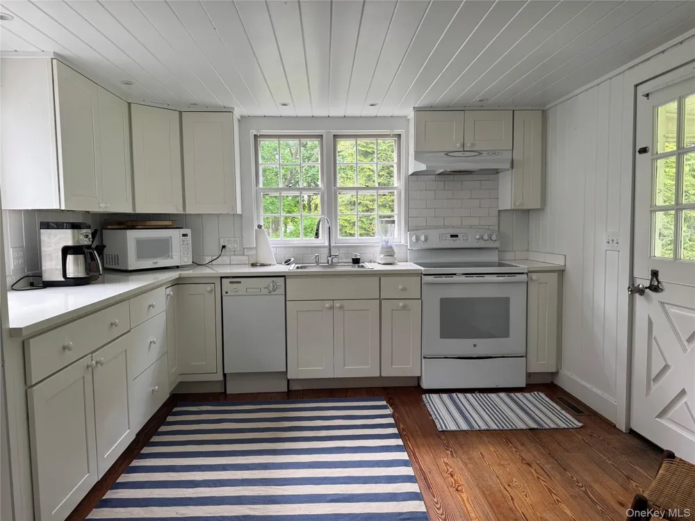 21 Elm Street Southampton, NY 11968