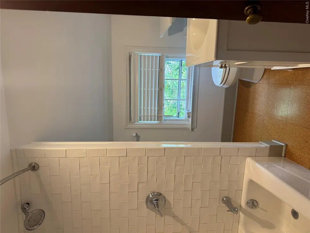 21 Elm Street Southampton, NY 11968