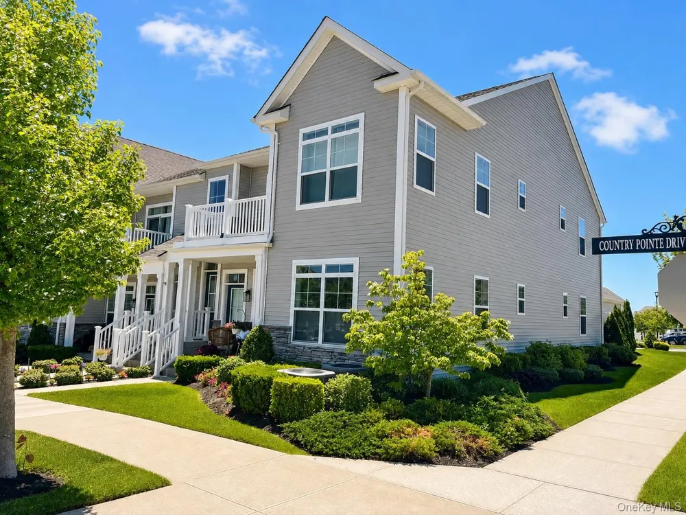 278 Silver Timber Drive Yaphank, NY 11980