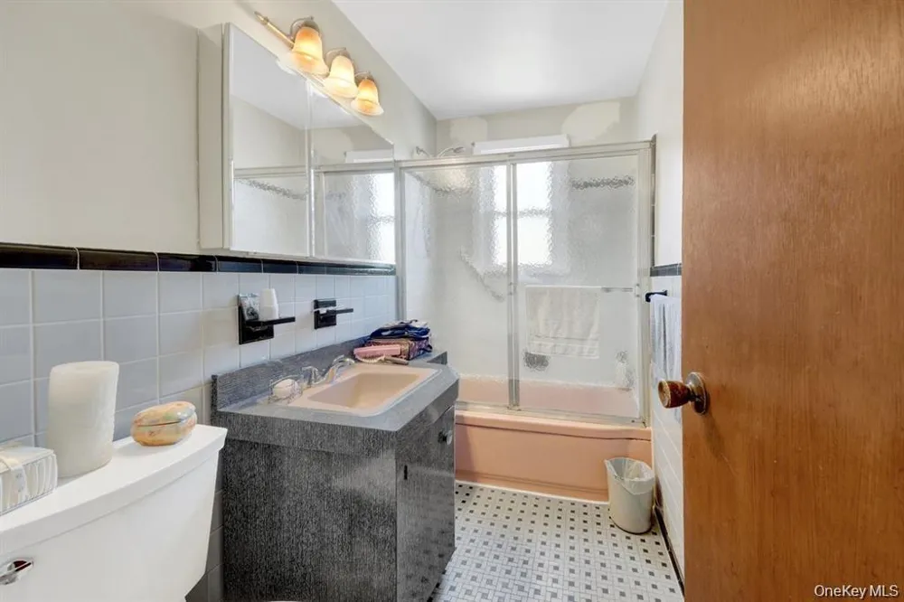 561 Logan Avenue Bronx, NY 10465