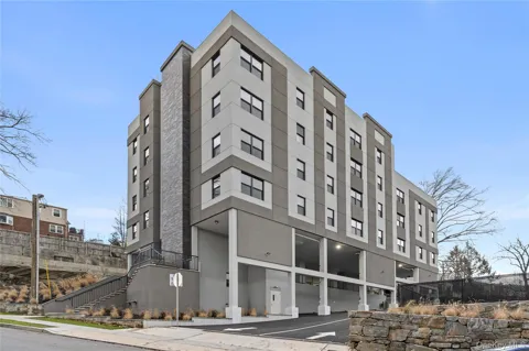 135 Wakefield Avenue #401