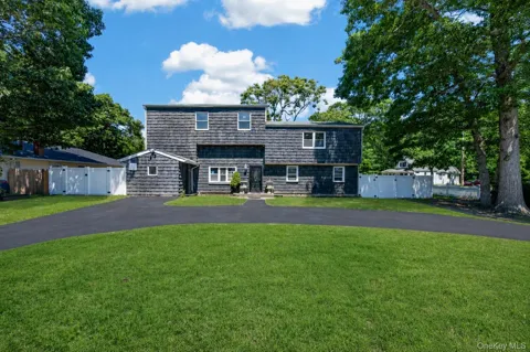 3 Lee Place