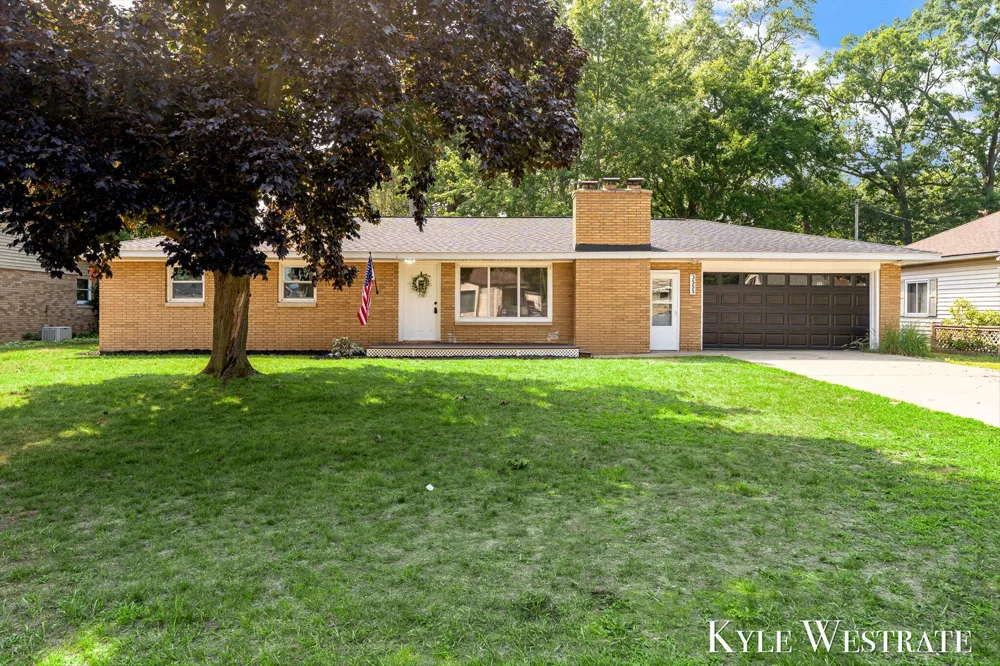 3555 Chippewa Drive Norton Shores, MI 49441
