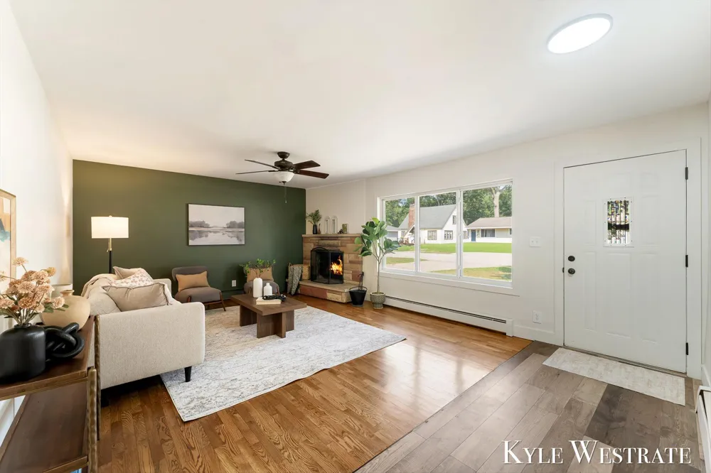 3555 Chippewa Drive Norton Shores, MI 49441