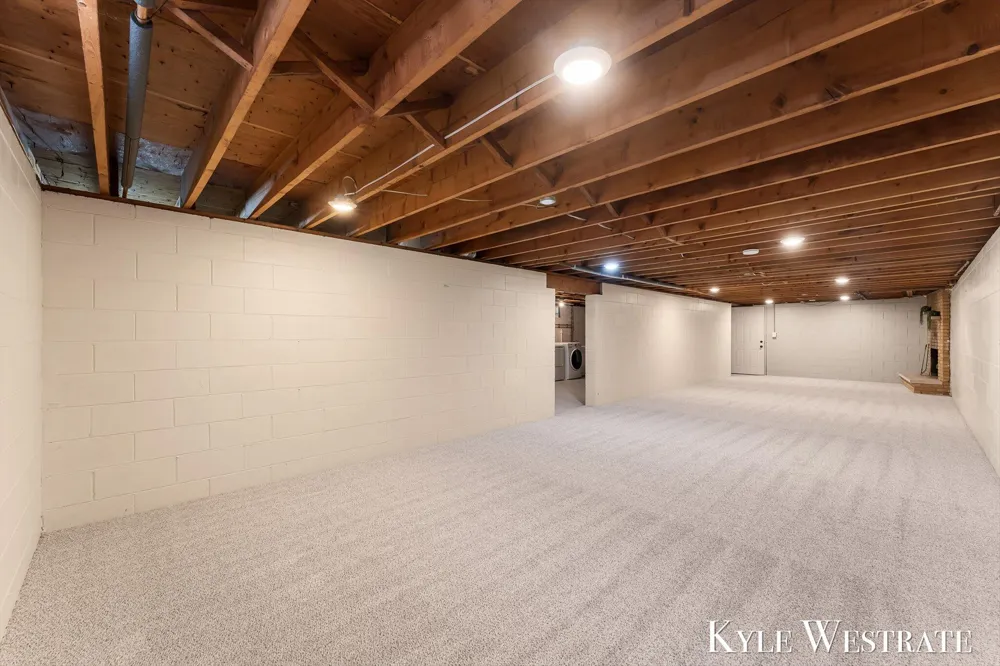 3555 Chippewa Drive Norton Shores, MI 49441