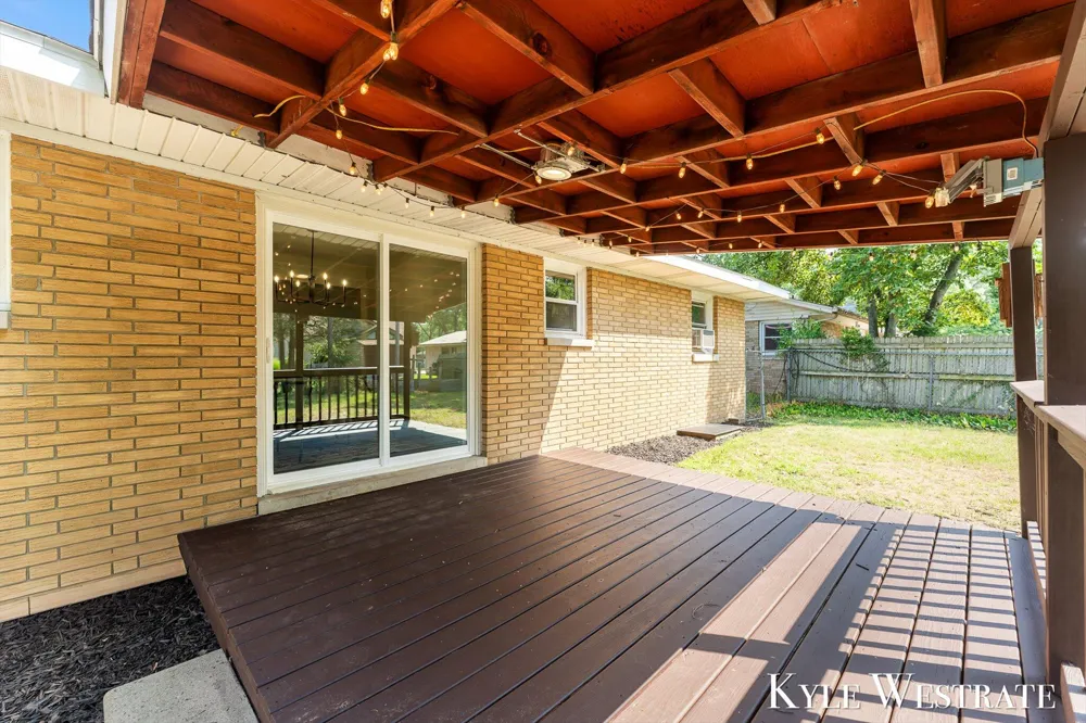 3555 Chippewa Drive Norton Shores, MI 49441