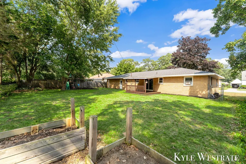 3555 Chippewa Drive Norton Shores, MI 49441