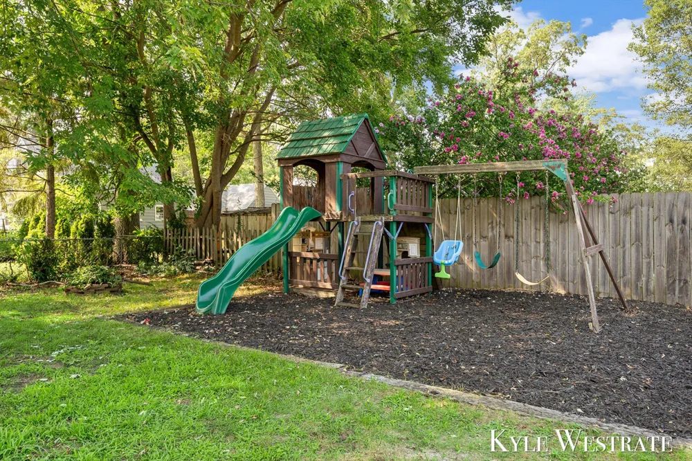 3555 Chippewa Drive Norton Shores, MI 49441