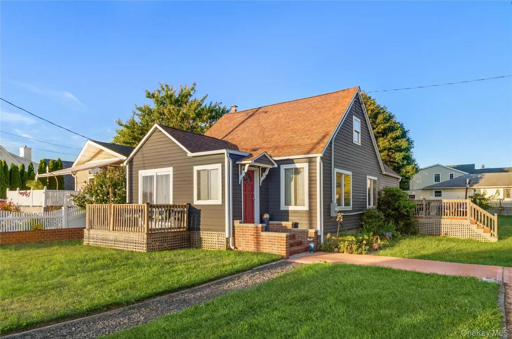 21 Grandview Drive Shirley, NY 11967