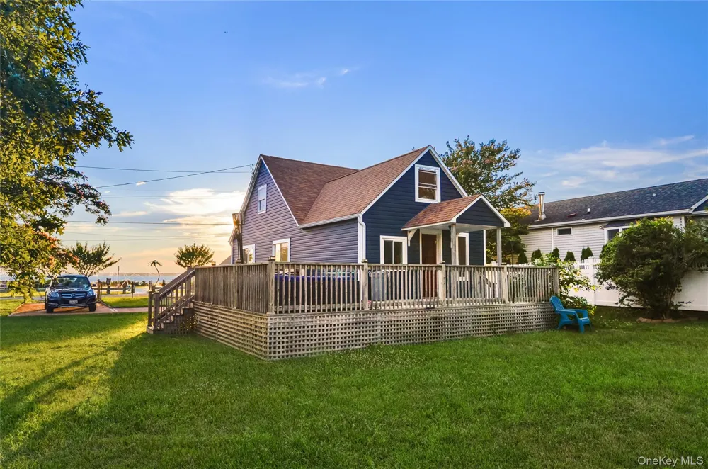 21 Grandview Drive Shirley, NY 11967