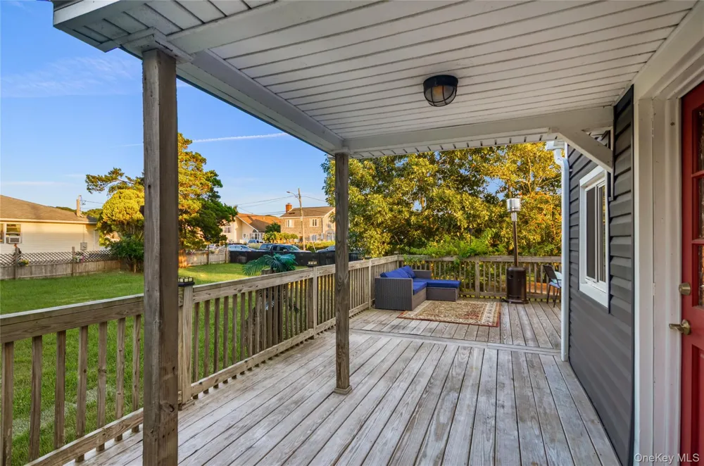 21 Grandview Drive Shirley, NY 11967