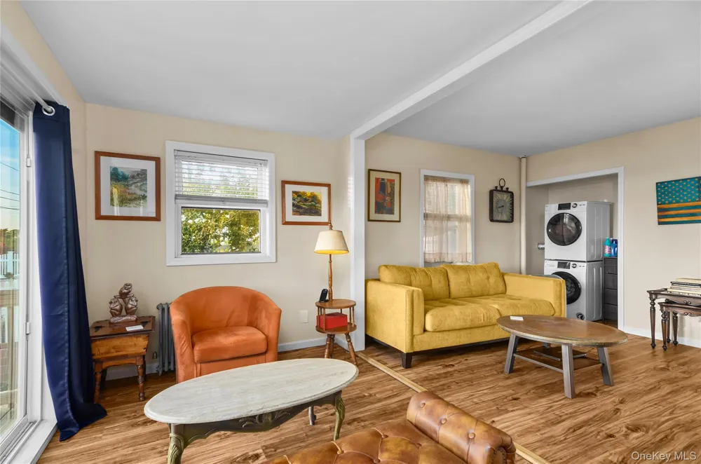 21 Grandview Drive Shirley, NY 11967