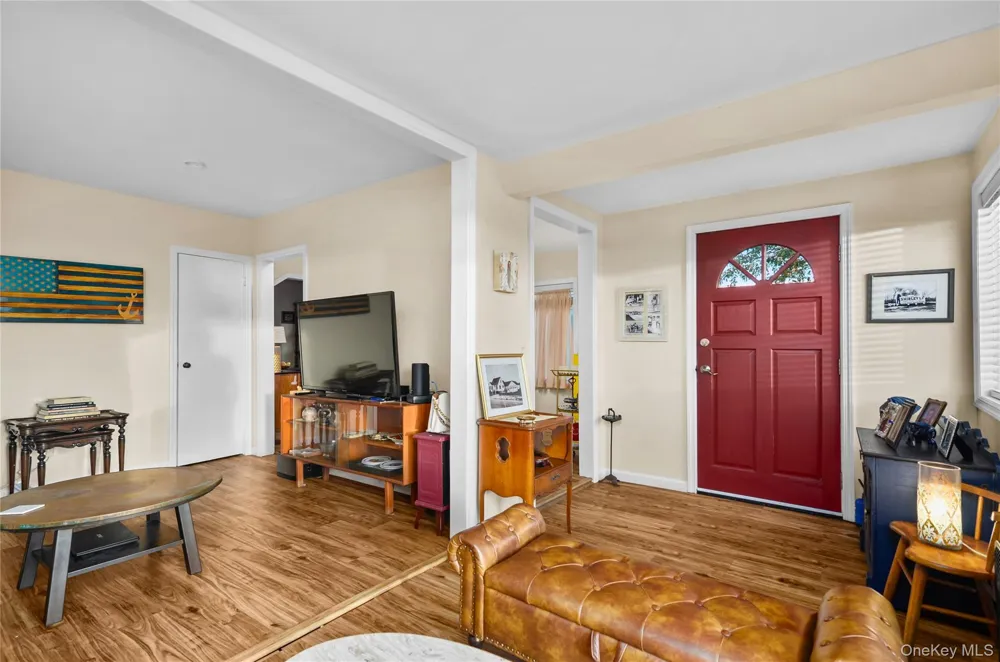 21 Grandview Drive Shirley, NY 11967