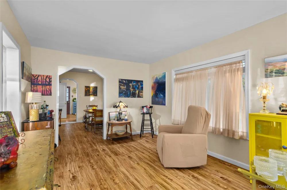 21 Grandview Drive Shirley, NY 11967