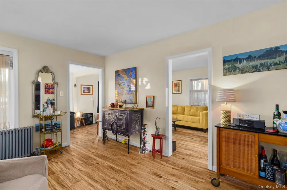 21 Grandview Drive Shirley, NY 11967