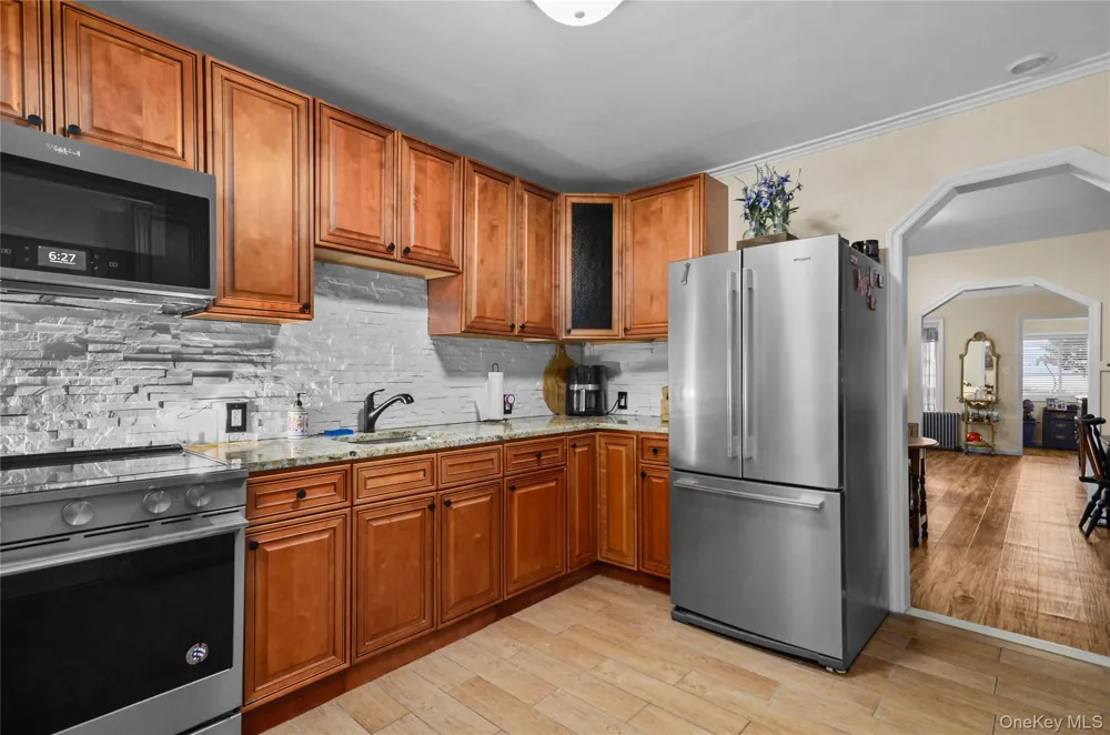 21 Grandview Drive Shirley, NY 11967