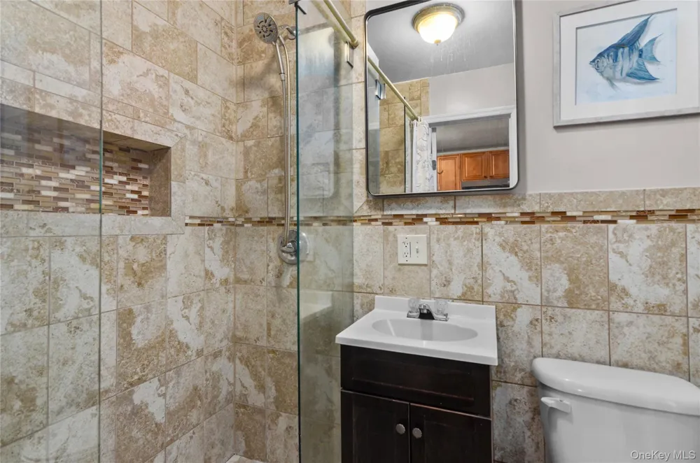 21 Grandview Drive Shirley, NY 11967