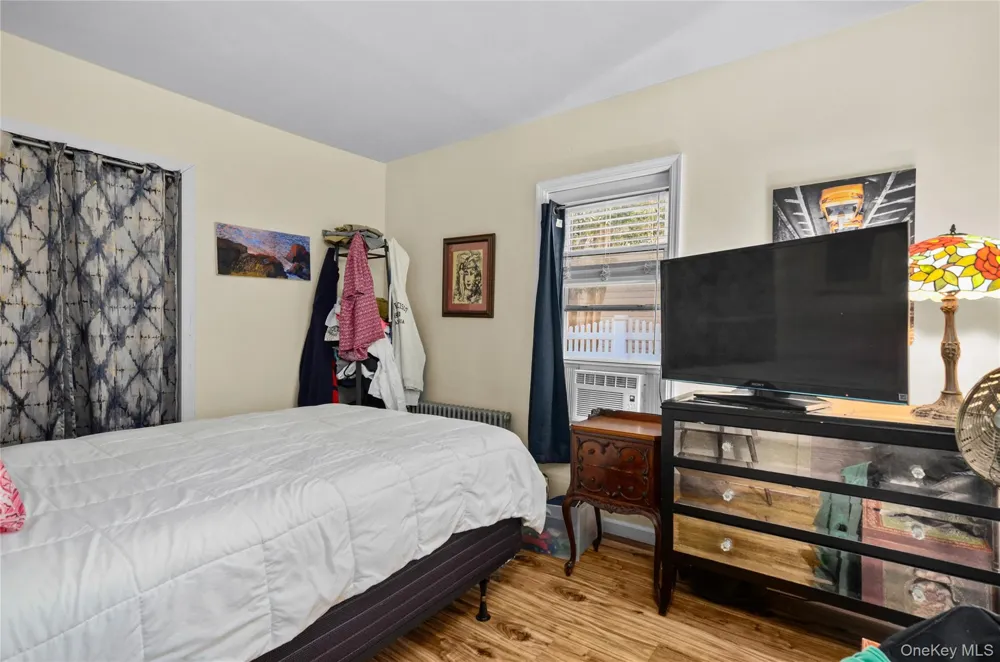 21 Grandview Drive Shirley, NY 11967