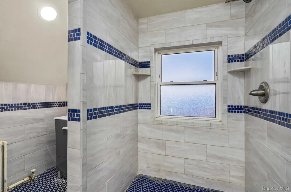 21 Grandview Drive Shirley, NY 11967