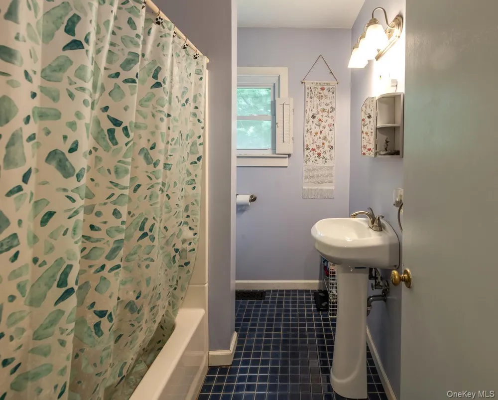 8 Loyola Road Elizaville, NY 12541