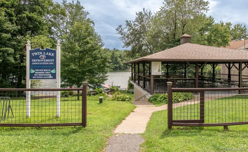 8 Loyola Road Elizaville, NY 12541