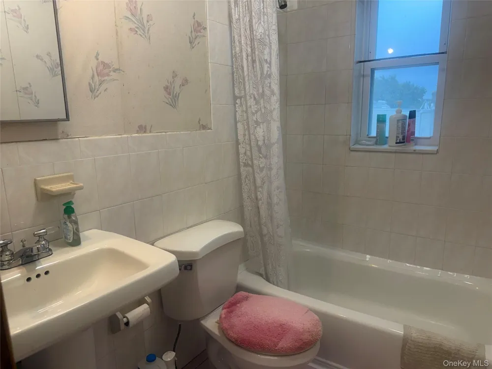 202-16 33rd Avenue Bayside, NY 11361