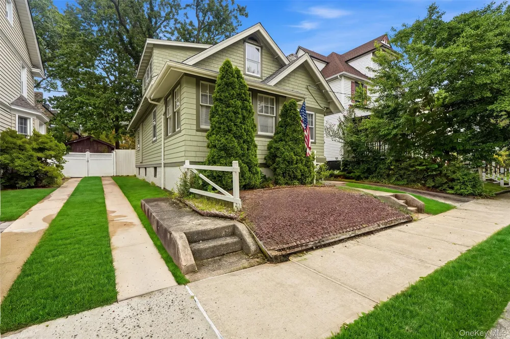 215 Demorest Avenue Staten Island, NY 10314