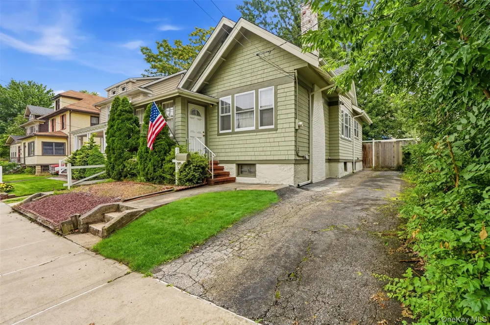 215 Demorest Avenue Staten Island, NY 10314