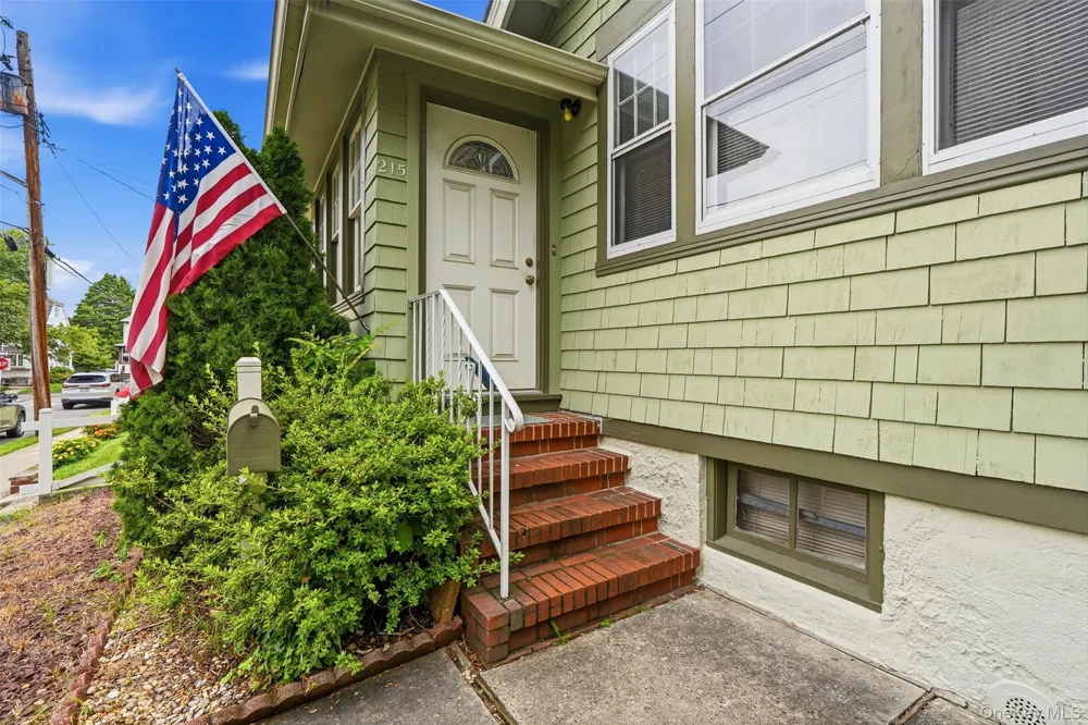 215 Demorest Avenue Staten Island, NY 10314