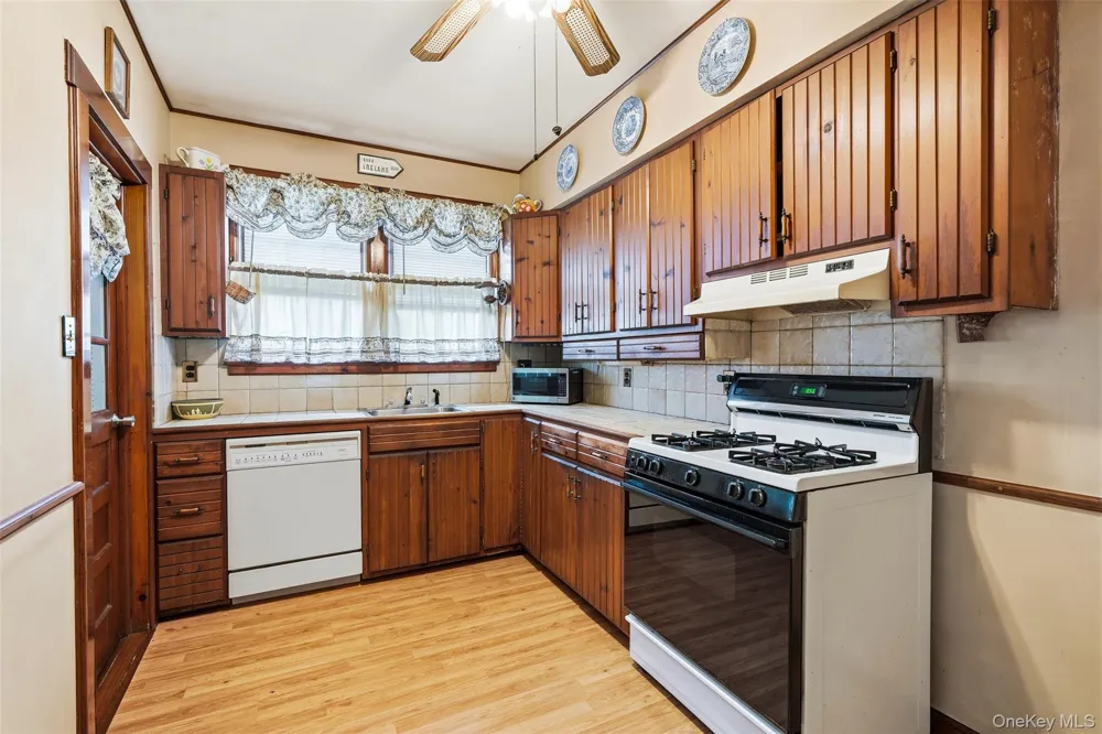 215 Demorest Avenue Staten Island, NY 10314