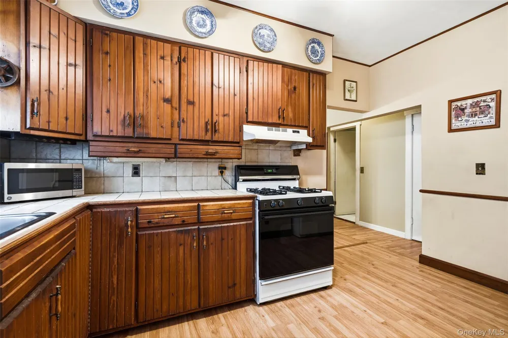215 Demorest Avenue Staten Island, NY 10314