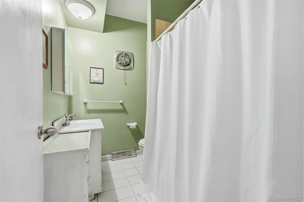 215 Demorest Avenue Staten Island, NY 10314