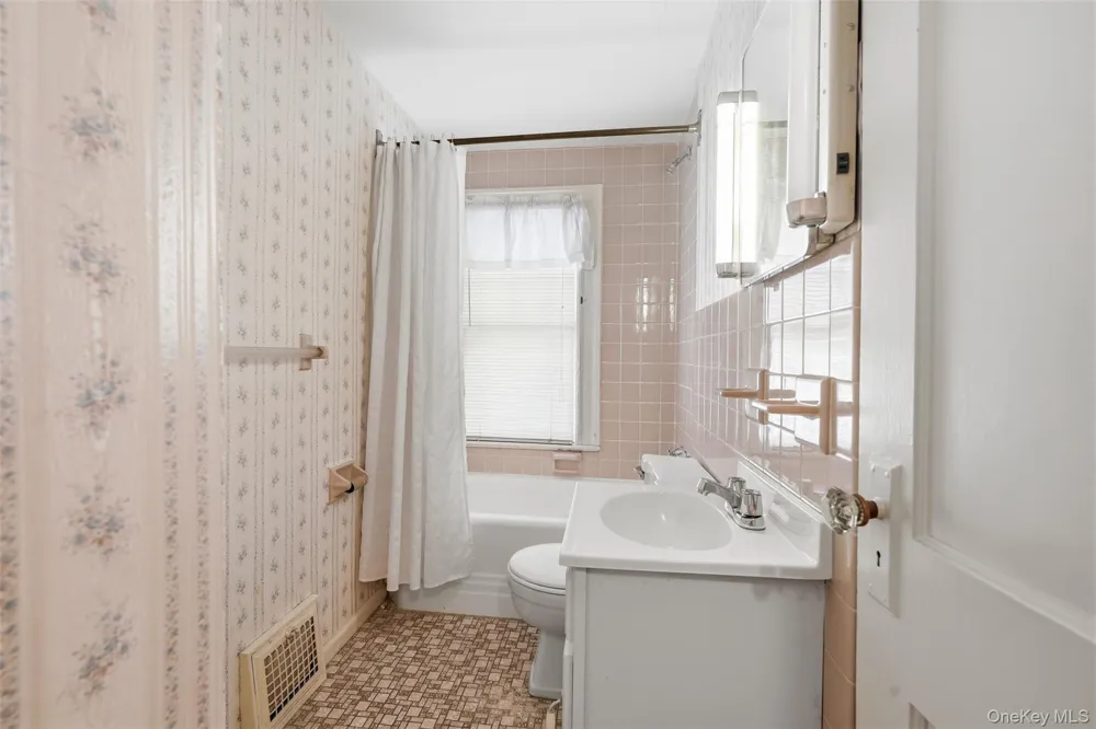 215 Demorest Avenue Staten Island, NY 10314