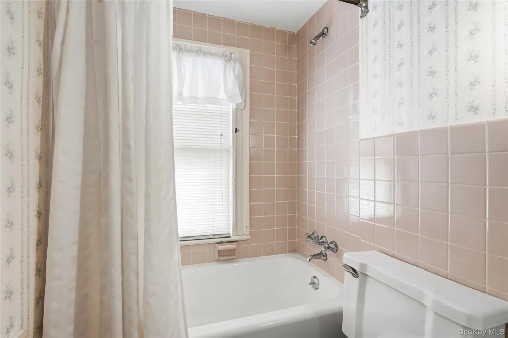 215 Demorest Avenue Staten Island, NY 10314