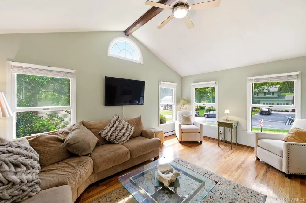 26 Sheryl Crescent Smithtown, NY 11787