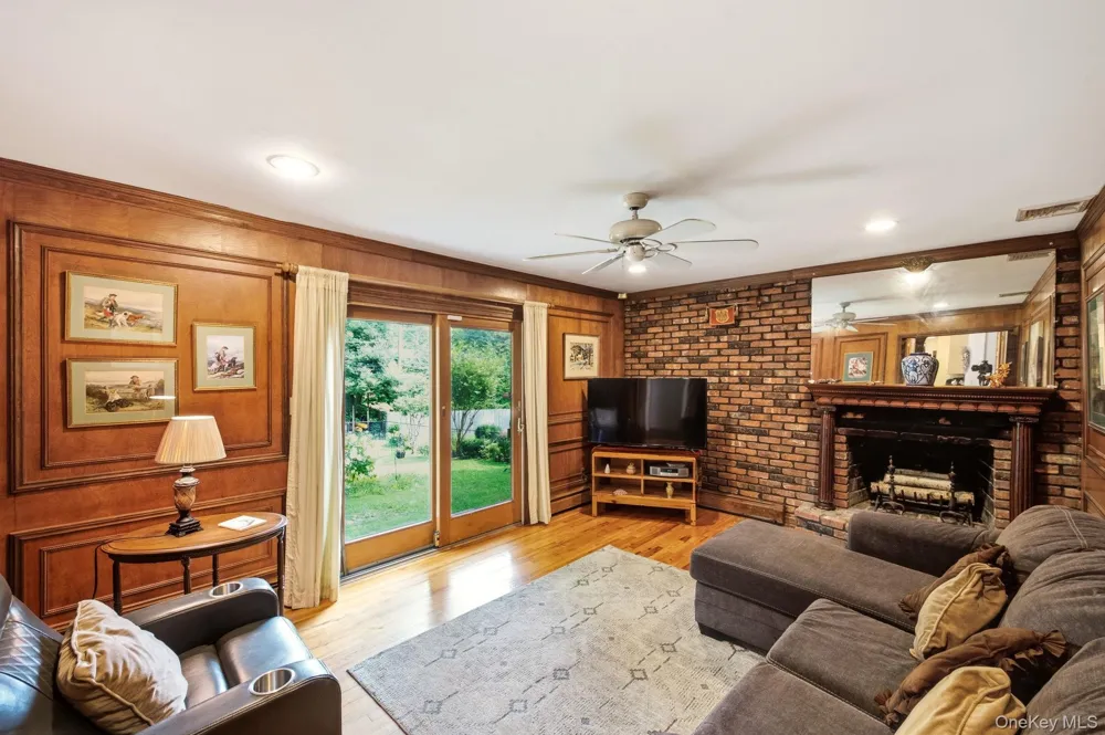 26 Sheryl Crescent Smithtown, NY 11787