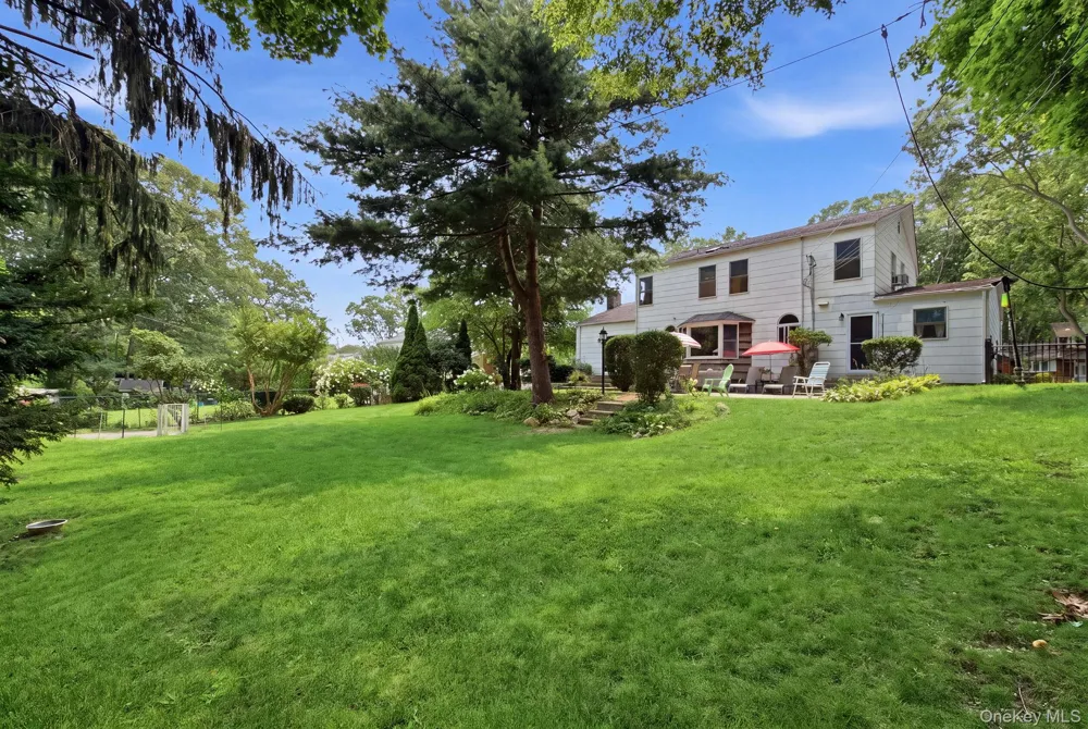 26 Sheryl Crescent Smithtown, NY 11787