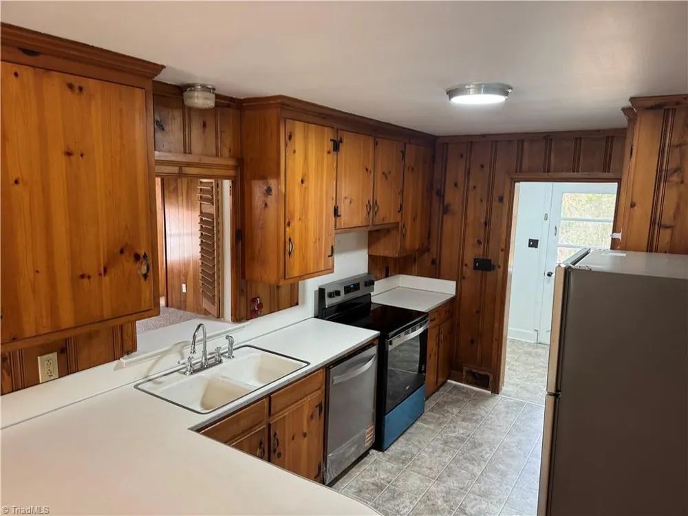 12 Hawthorne Lane Lexington, NC 27295
