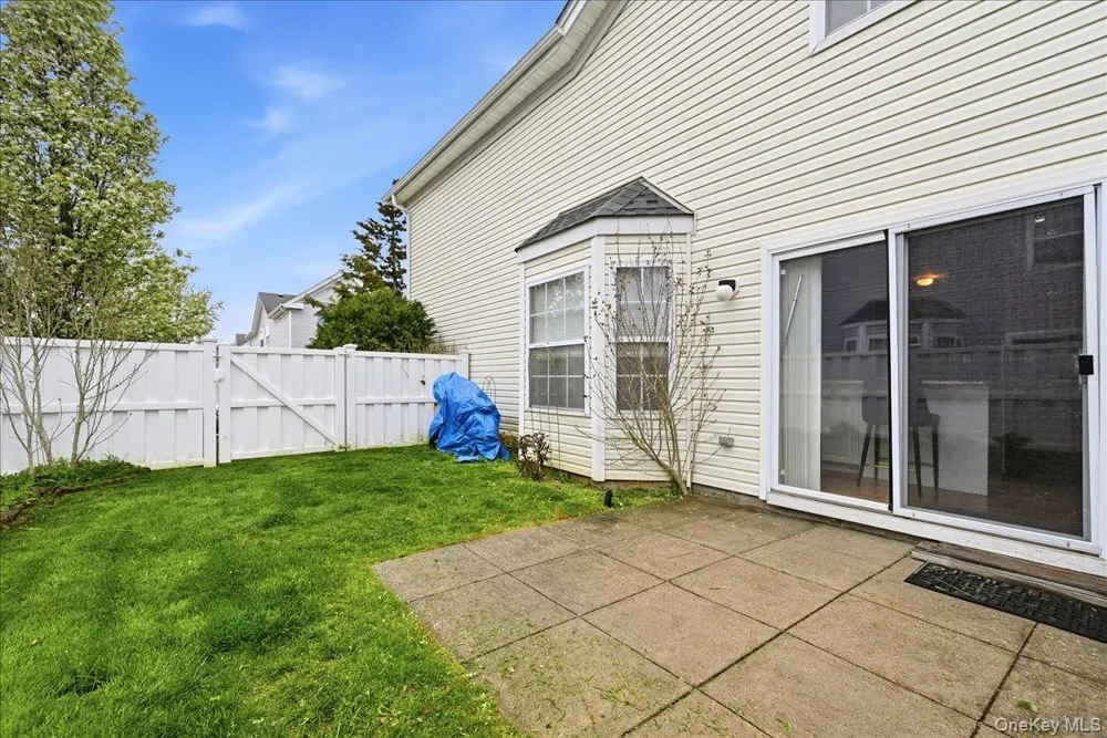 10 Casey Lane Middle Island, NY 11953